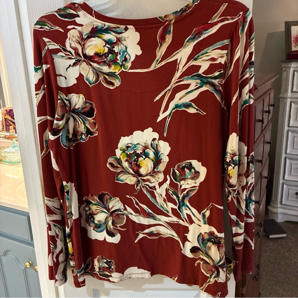 Chico's Bold Floral Long Sleeve Top - Rust and Cream SZ 1/M - Picture 3 of 4